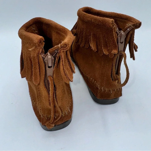 Minnetonka boots Size 8 NWOT - Picture 4 of 6